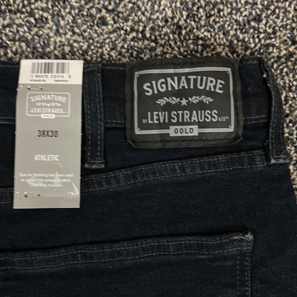Size 38X30 men’s Levi Athletic jeans. New with tags. - Picture 4 of 5